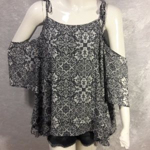 Xhiliration cold shoulder top